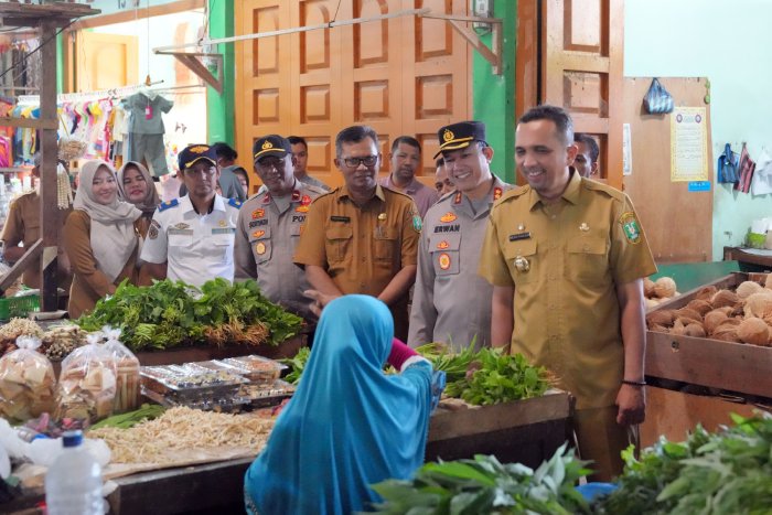 Pj Wali Kota Sabang dan Kapolres Tinjau Pasar : harga kebutuhan pokok stabil dan stok aman
